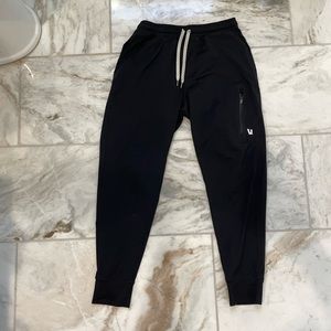 EUC Vuori mens Sunday performance jogger. Black. Small.